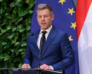 Hungary PM visits Poland, Austria to restore ties