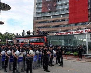 Türkiyes CHP plunged into crisis as Özel-Kılıçdaroğlu feud escalates