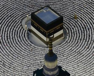 Pilgrims kick off hajj as wars trajectory hangs in the balance