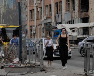 Russia threatens more strikes on Kiev, urges foreigners to leave city