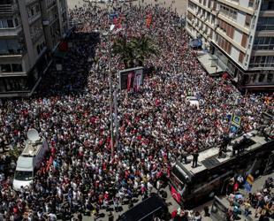 Özel insists he remains CHP chair despite court restrictions