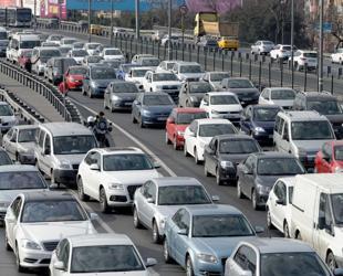 Post-pandemic car surge chokes Istanbul traffic