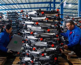 Chinas May factory activity flat as weak demand slows growth