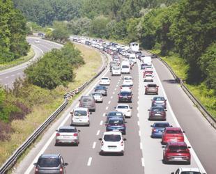 Eight killed in bus crash as heavy traffic builds across Türkiye after Eid holiday