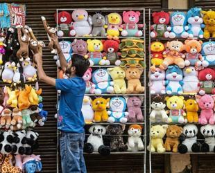 India central bank holds rates despite Mideast conflict