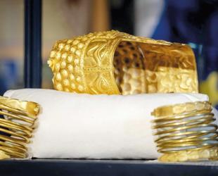 Dutch court jails trio over Romanian golden helmet theft