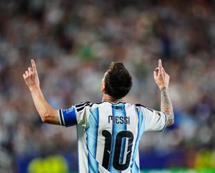 Magical Messi equals World Cup goals record as Argentina win