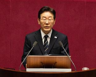 South Korea president urges Trump to help make peace with North