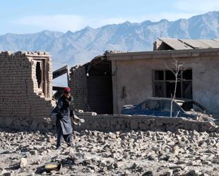 Two roadside blasts in northwest Pakistan kill 7: police
