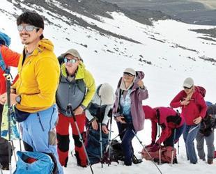 Mount Ağrı hosts 1st climbers of season