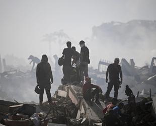 World sends rescuers, aid as Venezuela reels from quakes