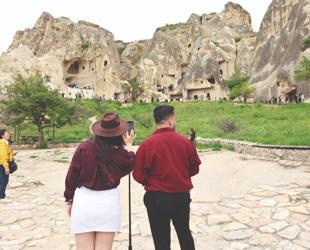 Cultural tours gain popularity as travelers seek lower-cost alternatives