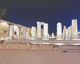 Side debuts museum night-tour routes