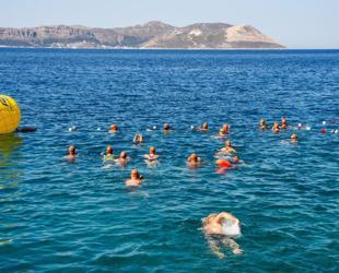 Swimmers cross Aegean waters in symbol of Turkish-Greek friendship
