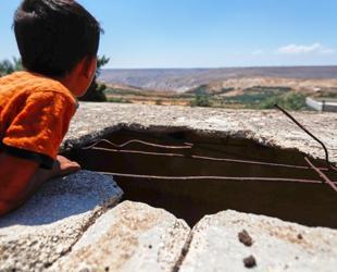 Israeli troops face resistance from residents in Syrian town
