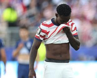 Pochettino says Balogun foul never a red card as suspension looms