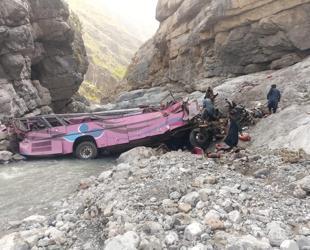 At least 40 dead after bus falls into ravine in western Pakistan