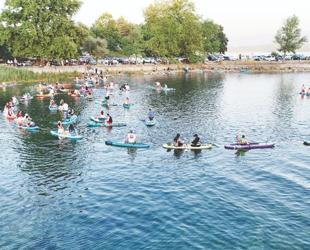 Stand-up paddleboarding surges in popularity at Sapanca Lake