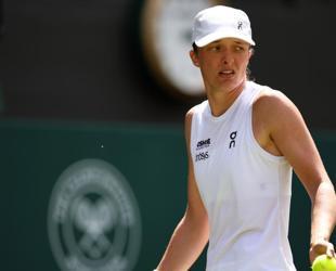 Swiatek dumped out of Wimbledon by Eala