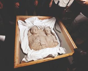 France returns Syrian artifacts after Macron visits Damascus