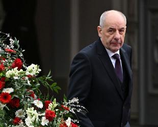 Hungary premier ups pressure on president