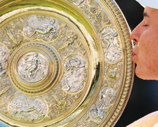 Noskova wins maiden Grand Slam title