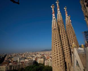 Spain tourism revenue rises as visitors spend more