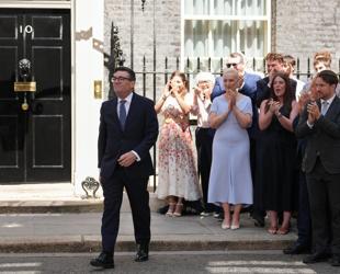 Burnham becomes new UK PM after meeting king