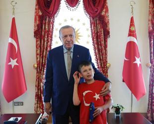 Erdoğan meets boy behind ‘Cake Not Hate’ campaign
