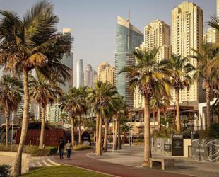 Dubai pays residents to bring visitors amid tourism slump