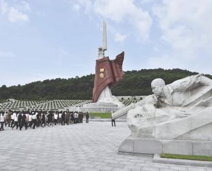Russia ‘seeks 30,000 extra’ N Korea troops