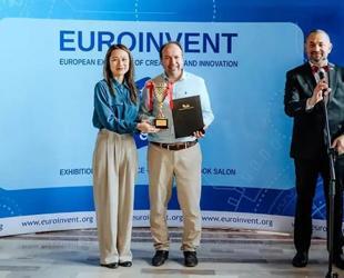 12 Turkish academics win gold in Romania for melanoma patch
