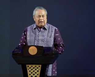 Indonesia bank chief quits, adding uncertainty to struggling economy