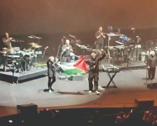 Massive Attack banned from Singapore over Palestinian flag