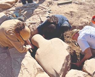 Monumental statue unearthed at ancient Sardes