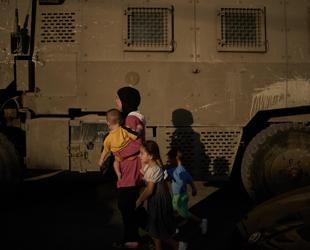 Israeli settlers injure Palestinians, set fire to West Bank homes