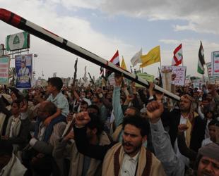 Houthi attacks kill at least 58 Yemeni government troops