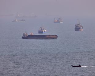 UAE reports tanker strike as Tehran says Hormuz deal with Oman close