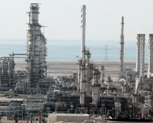 Houthis say struck refinery on Saudi coast
