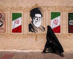 Iran Guards rule out Hormuz reopening without US meeting Tehrans demands