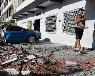 Magnitude 7.4 earthquake strikes western Colombia