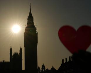 UK economy slows amid political unrest, Mideast war