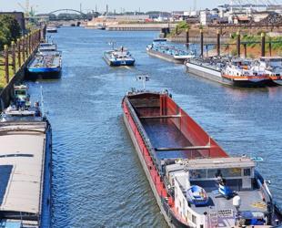 Germanys dry rivers spark battle on engineering