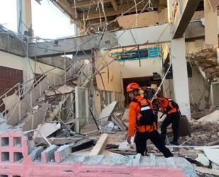 Powerful quake off Indonesia kills dozens, sparks mass evacuations