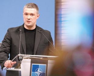 Sacked Ukraine minister urges path to elections