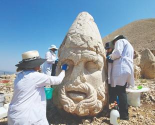 Nemrut’s ancient statues undergo nanolime treatment for preservation