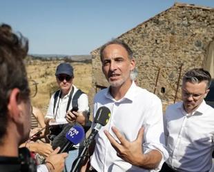 Centre-left Glucksmann to enter Frances crowded presidential race