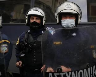 Migrants clash with police in Greece