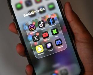 New Zealand moves to ban social media for under-16s