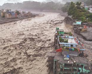 Nepal toll surges as rescuers struggle through ‘unimaginable’ disaster